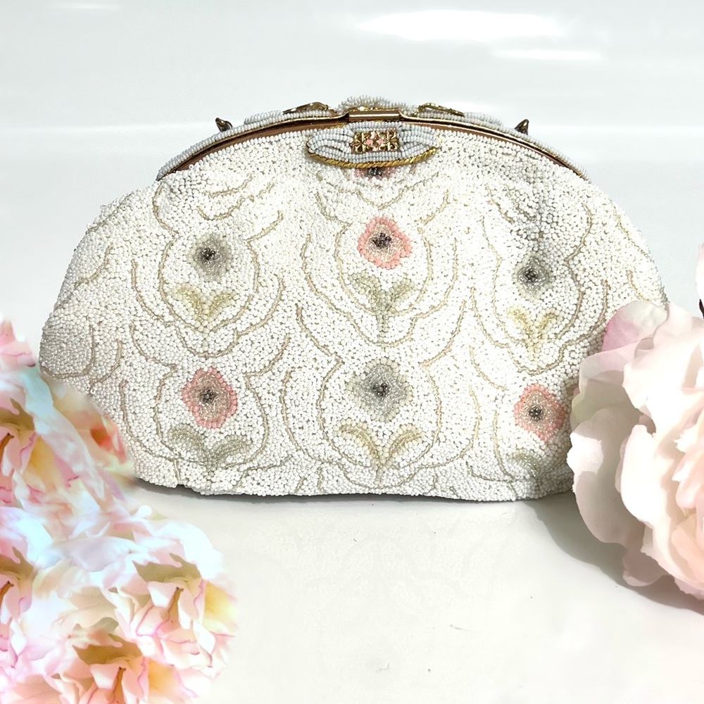 🌻SOLD🌻Vintage White Beaded Purse Floral Design & Silk Satin Liner Made in France